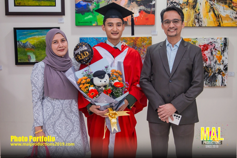 Gaduation Convocation PWTC Family Portfolio MAL 2019 -9.webp